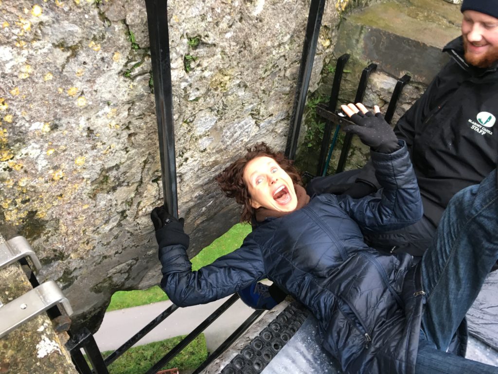 Mo Kissin' the Blarney Stone